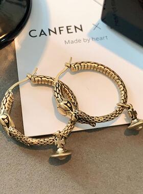 古铜色小蛇耳圈2025新款爆款西太后耳环女土星耳坠轻奢高级感耳饰