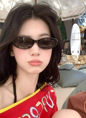 韩版复古椭圆猫眼黑色太阳眼镜女款防紫外线拍照海边度假墨镜小脸