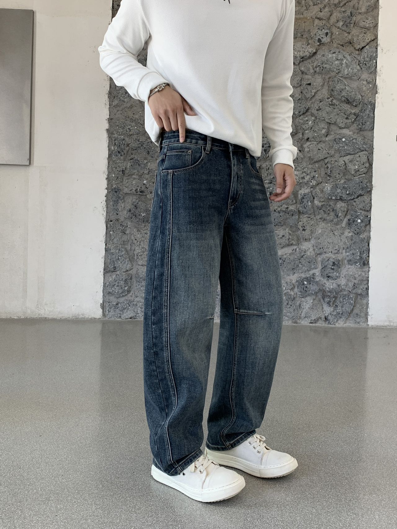 叁体弯刀牛仔裤男2026超火的宽松慵懒松弛阔腿镰刀设计感梨型裤子