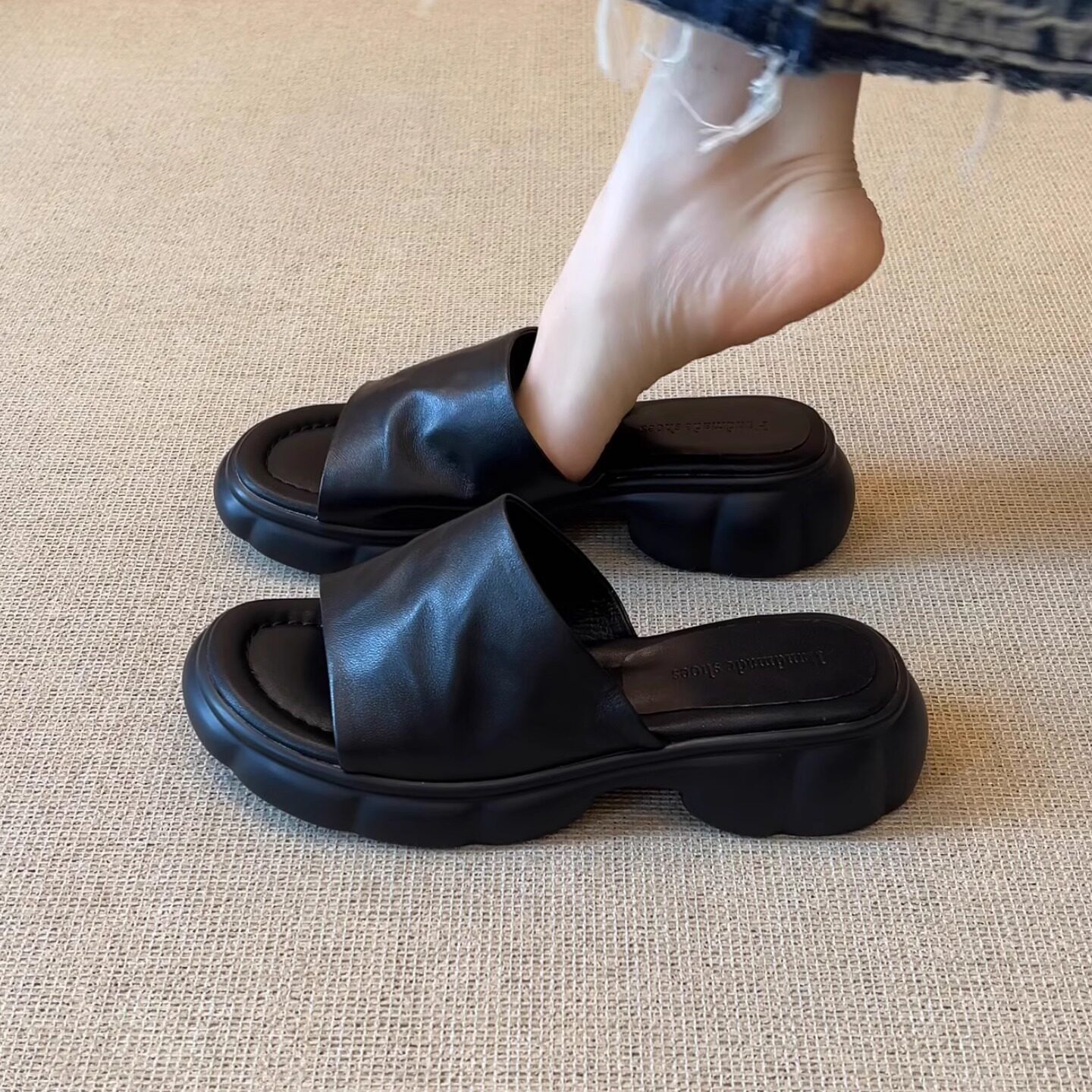 nnmiss/4cm巨软舒适厚底圆头露趾凉鞋休闲百搭外穿露趾一字拖鞋