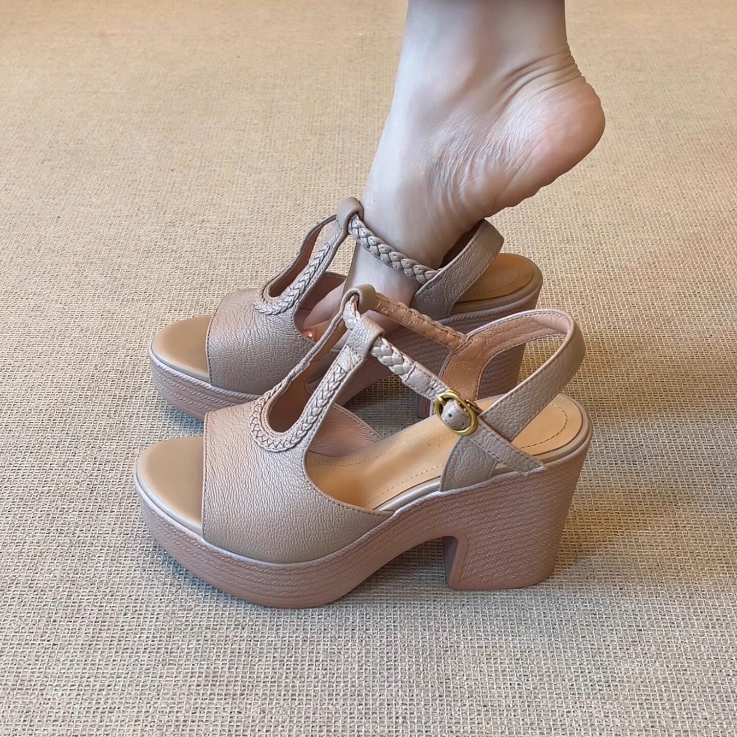 nnmiss/8cm简约风厚底粗跟鱼嘴露趾百搭编织一字扣带高跟凉鞋