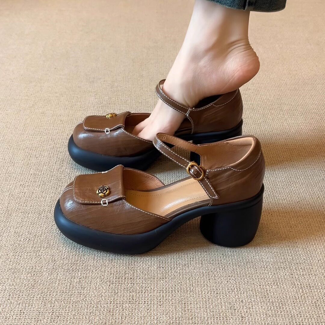 nnmiss/7cm复古金属山茶花高跟罗马凉鞋粗跟厚底一字带包头凉鞋