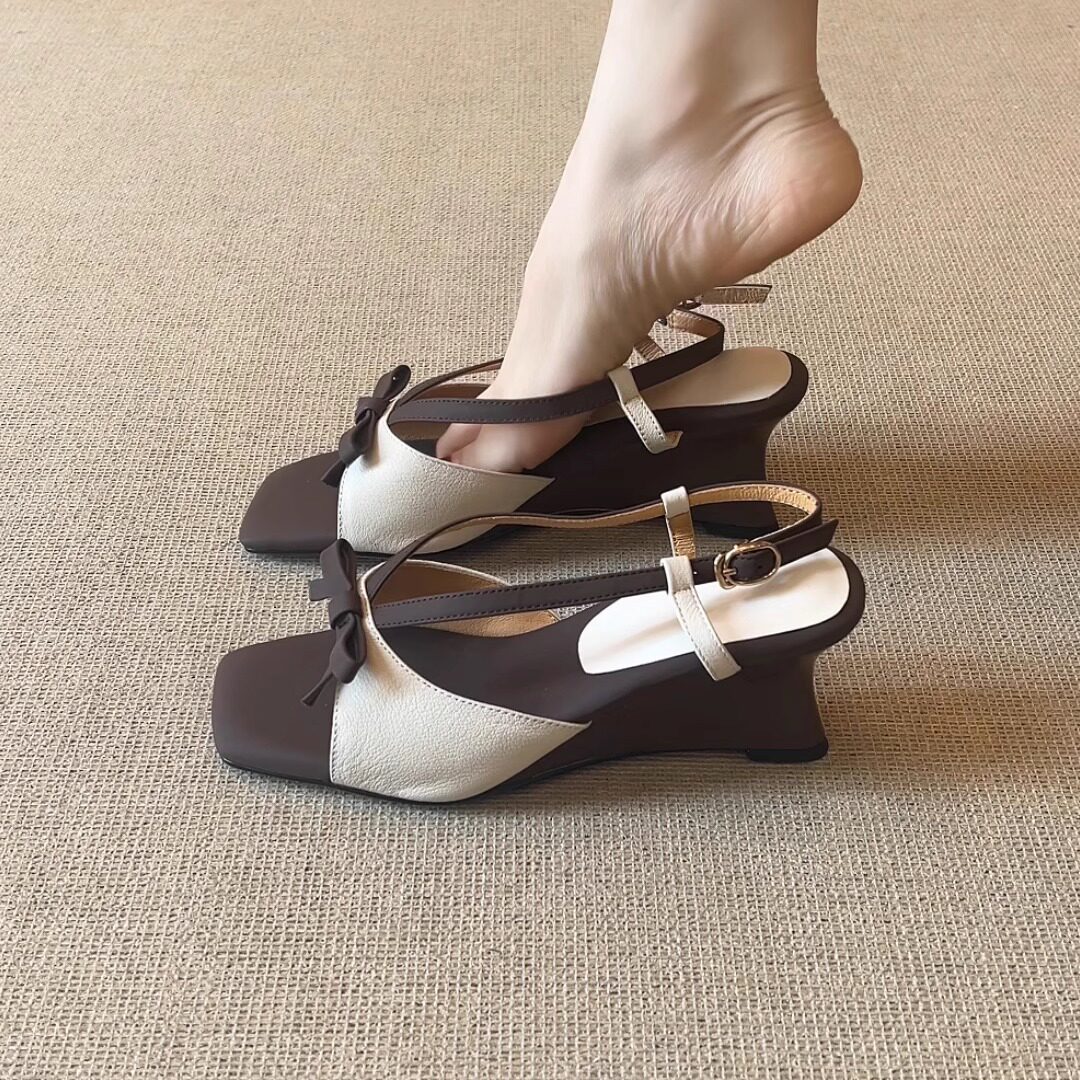 nnmiss/6.5cm法式绝美真皮坡跟方头拼色蝴蝶结后绊带露趾凉鞋