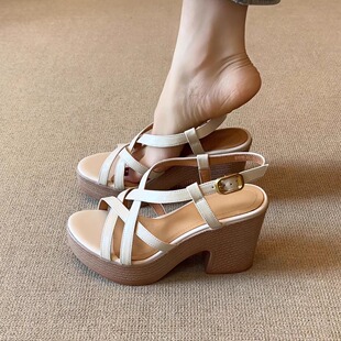 nnmiss/8cm粗高跟防水台复古圆头交叉后绊带小个子露趾凉鞋