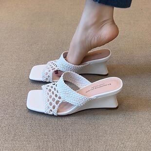 百搭简约外穿露趾拖鞋 编织镂空方头坡跟凉鞋 7cm小个子时尚 nnmiss