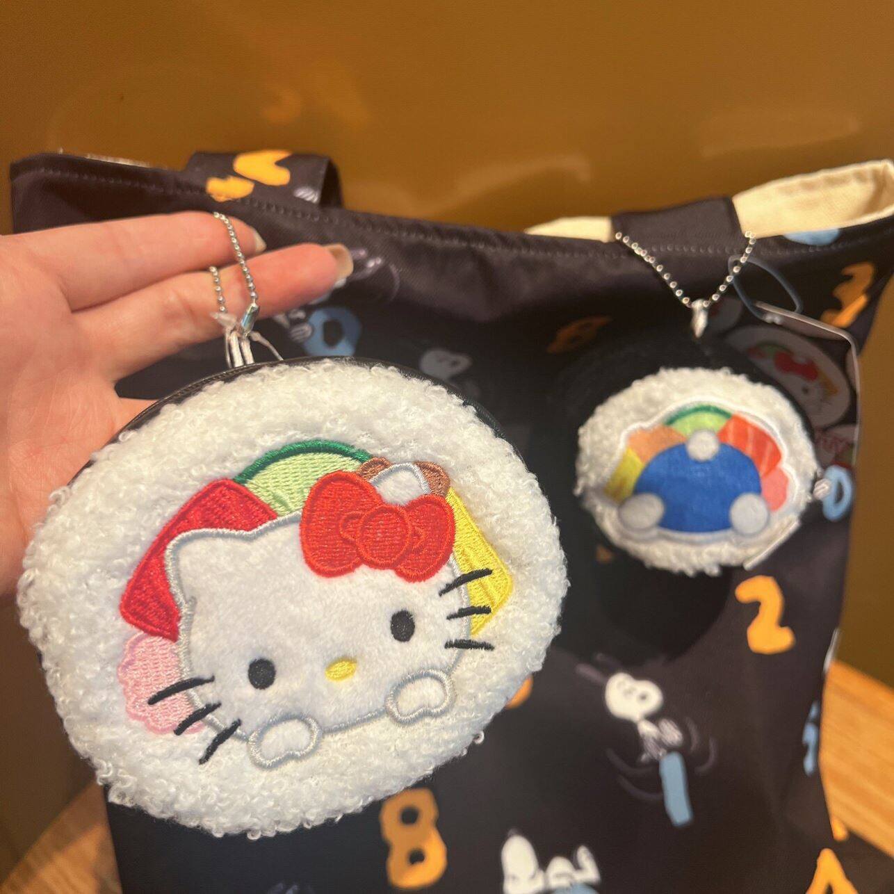 日本SHORPE可爱kitty寿司紫菜卷造型耳机书包挂件粉饼送女生小物