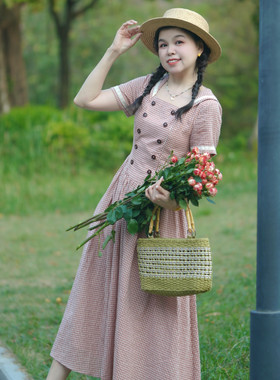 法式方领格子连衣裙女复古收腰显瘦气质温柔风小众设计感长裙