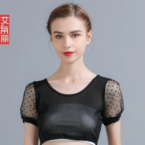 Приятная телу тонкая весенняя летняя короткая белая футболка, короткий рукав, облегающий крой