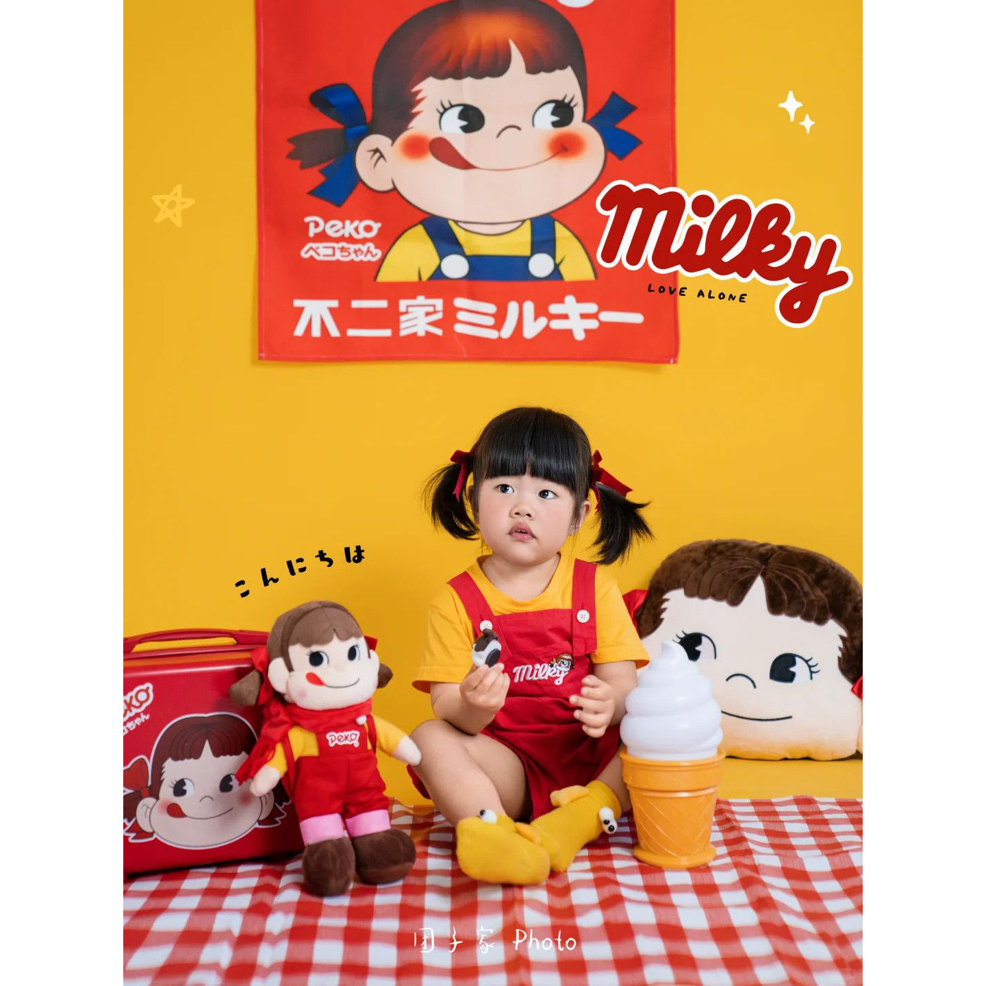 不二家牛仔背带短裤舒适男女儿童周岁红色刺绣摄影拍摄艺术婴幼图片