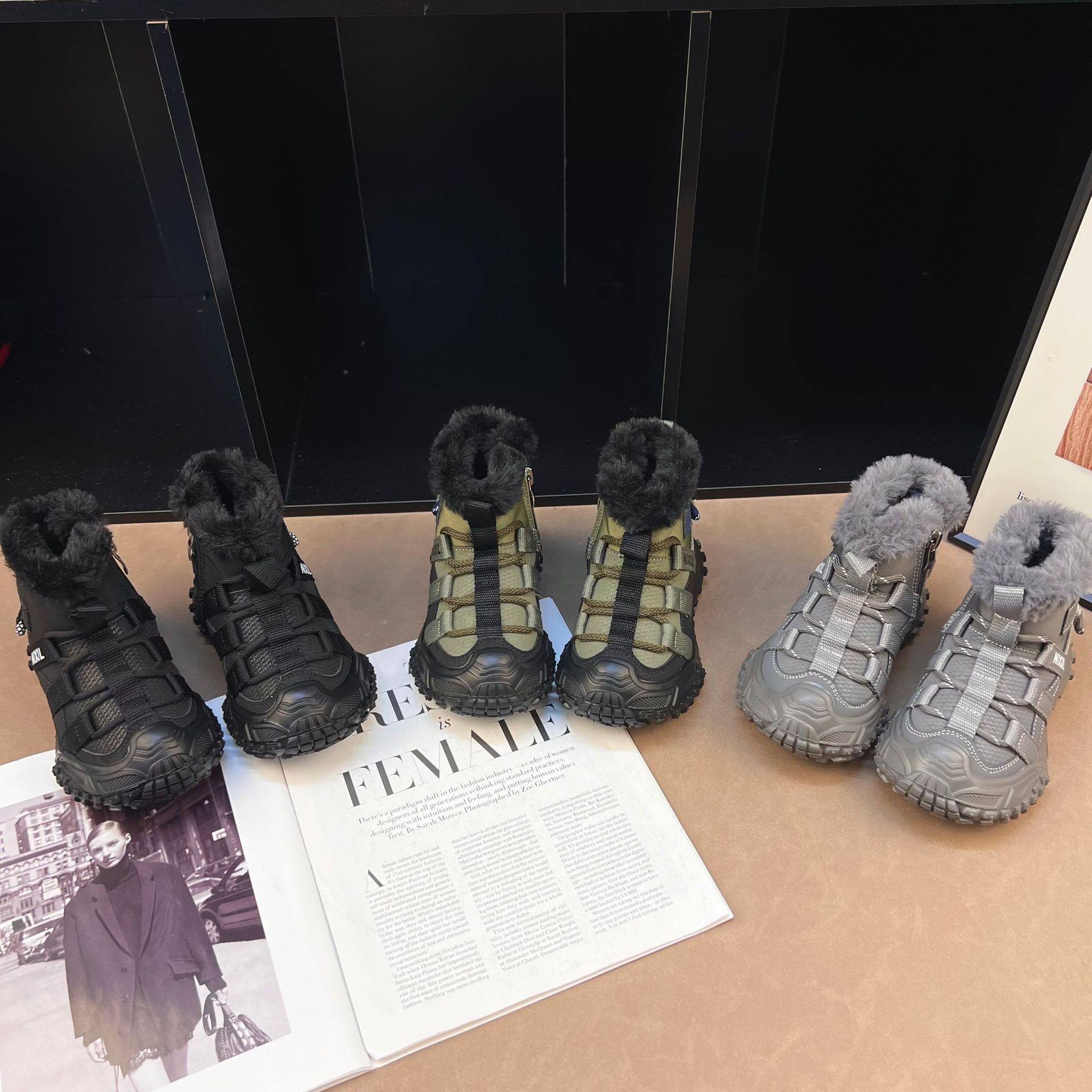 2025冬季新款儿童户外运动大棉鞋加绒加厚防寒轮胎底男女童雪地靴