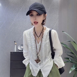 欧货高级感V领白色蕾丝木耳边衬衫女款秋季新款时髦宽松纯色衬衣