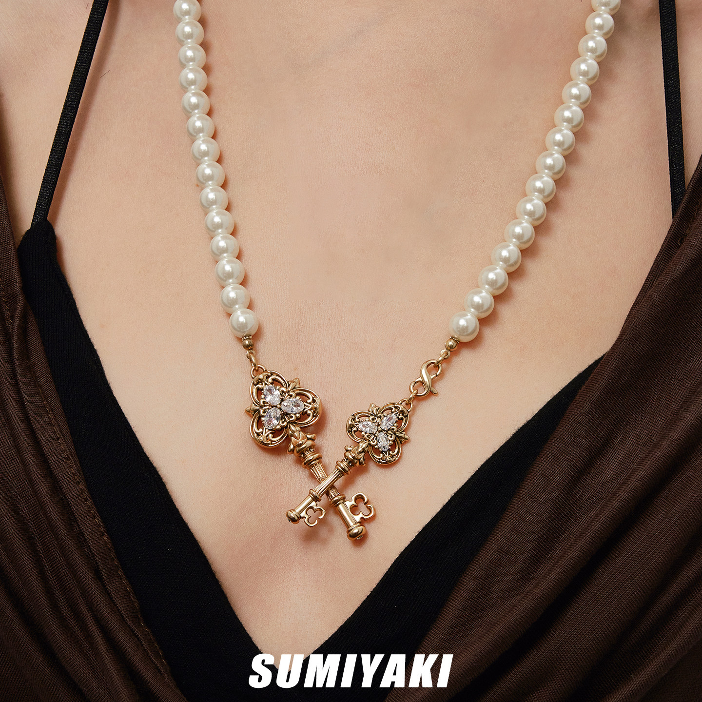 SUMIYAKI 爱锁芯系列浮雕交叉钥匙珍珠项链镶钻复古精制毛衣链