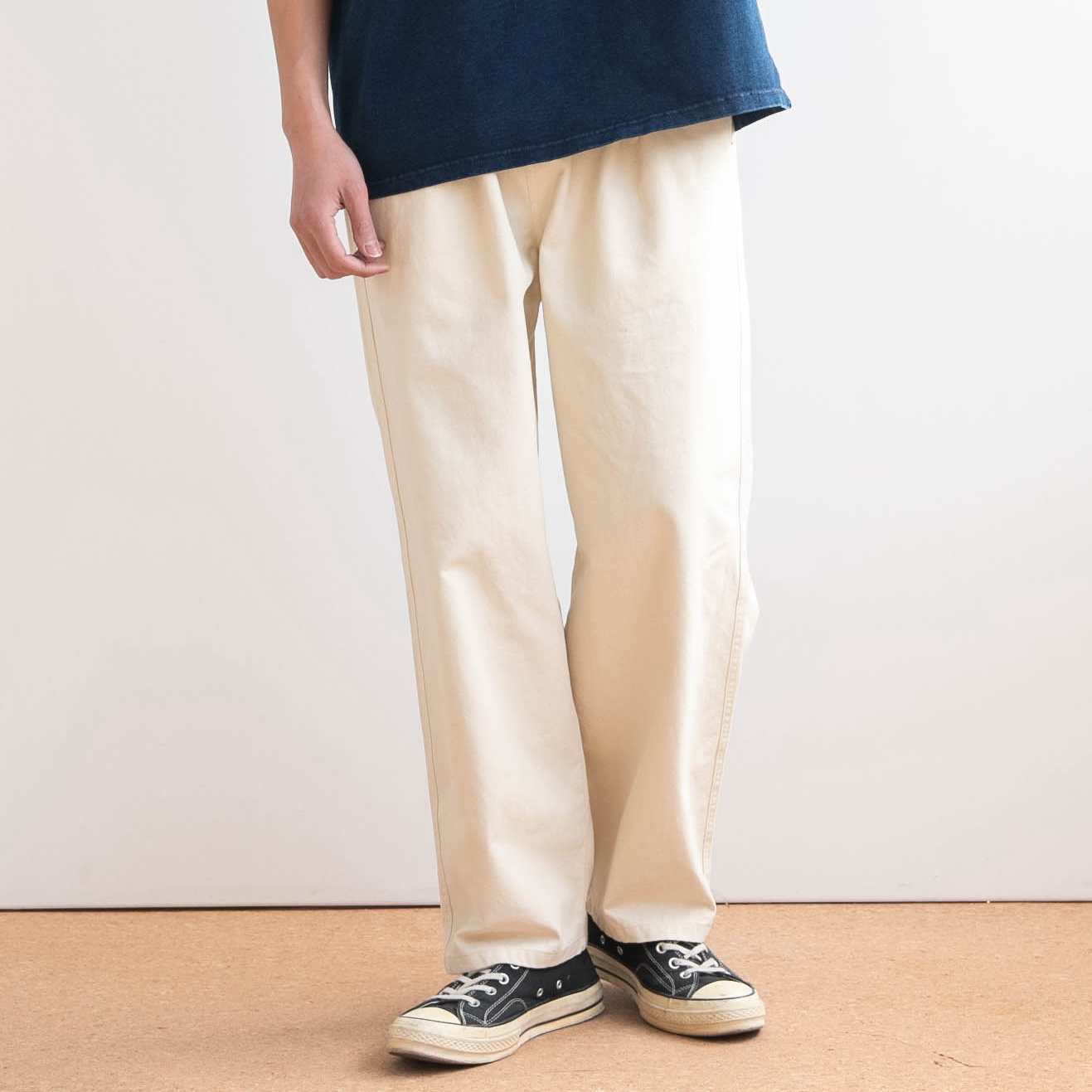 简约宽松直筒纯色休闲裤男女