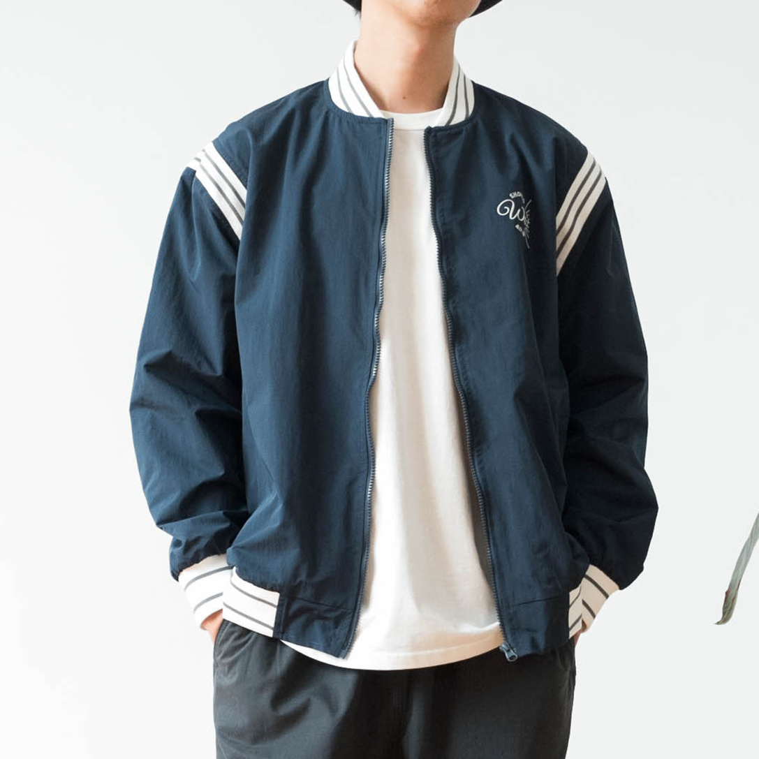 复古条纹装饰棒球领夹克