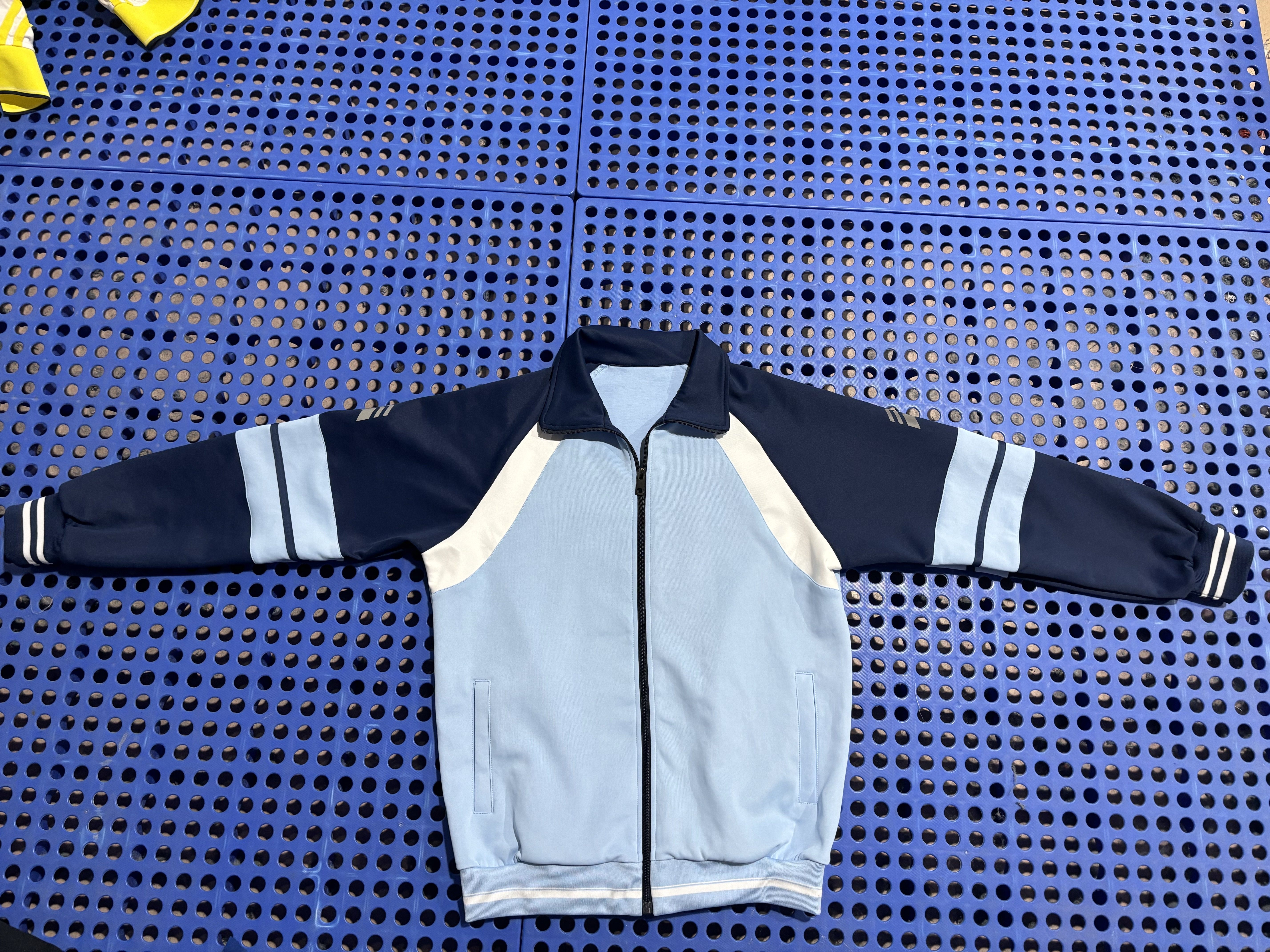 浈江秋款校服浈江区统一款校服中学秋装，只有风采大为学校校徽！