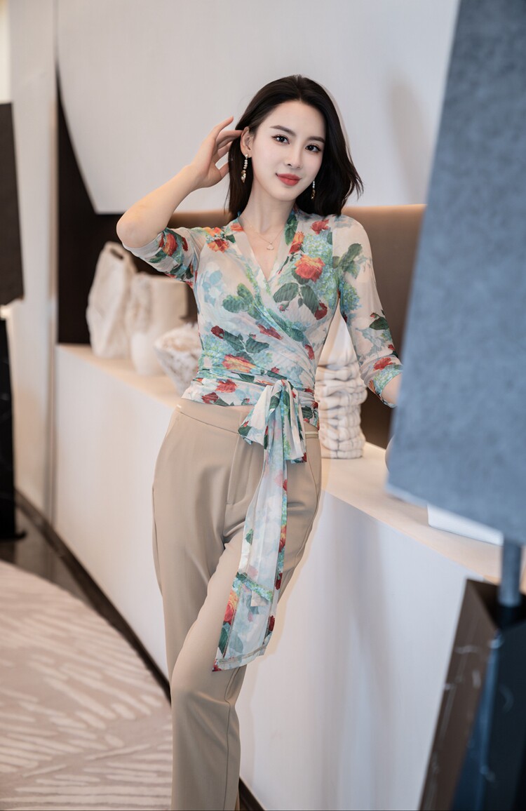 系带显瘦短款浪漫蔷薇网纱上衣