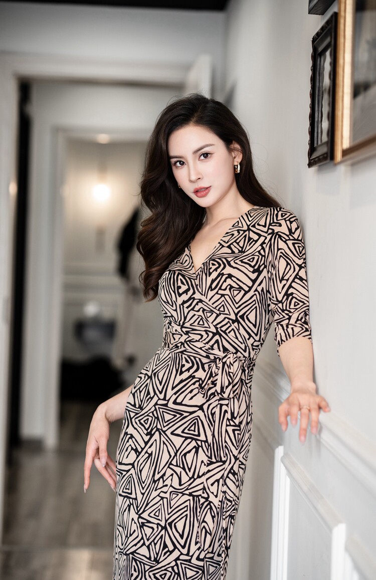 PG DVF 连衣裙2024春夏季新款裹身裙温柔凡尔赛优雅一片式裹身裙