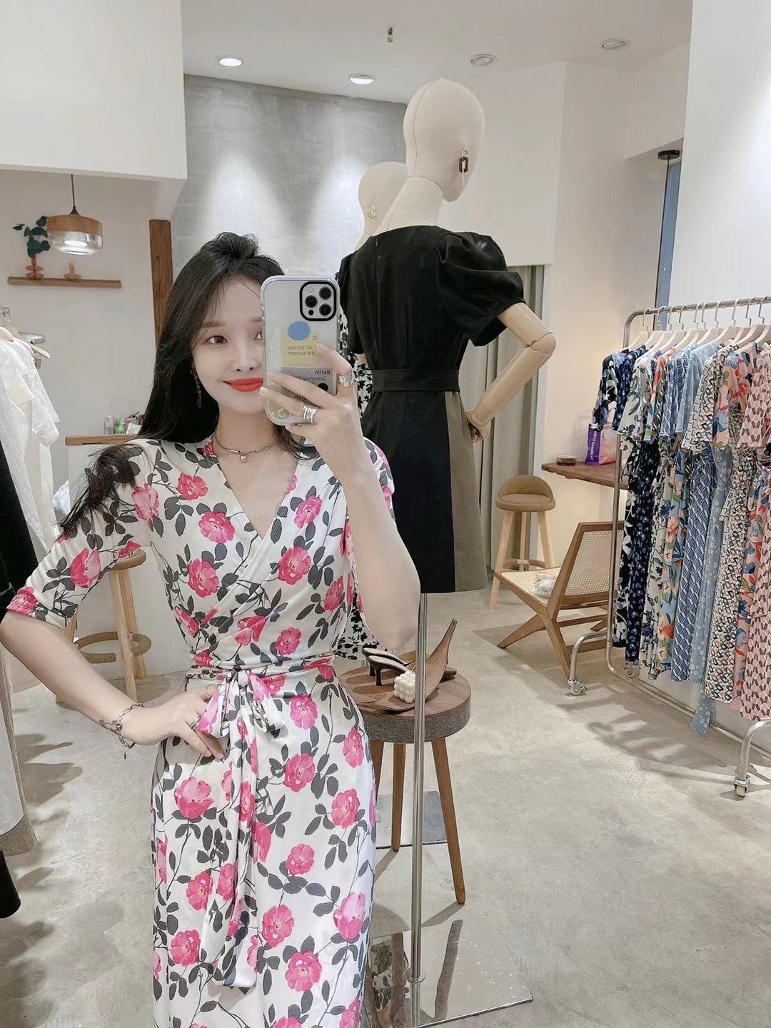 PG DVF2023夏装新款韩版气质V领系带收腰长裙时尚印花裹身裙连衣