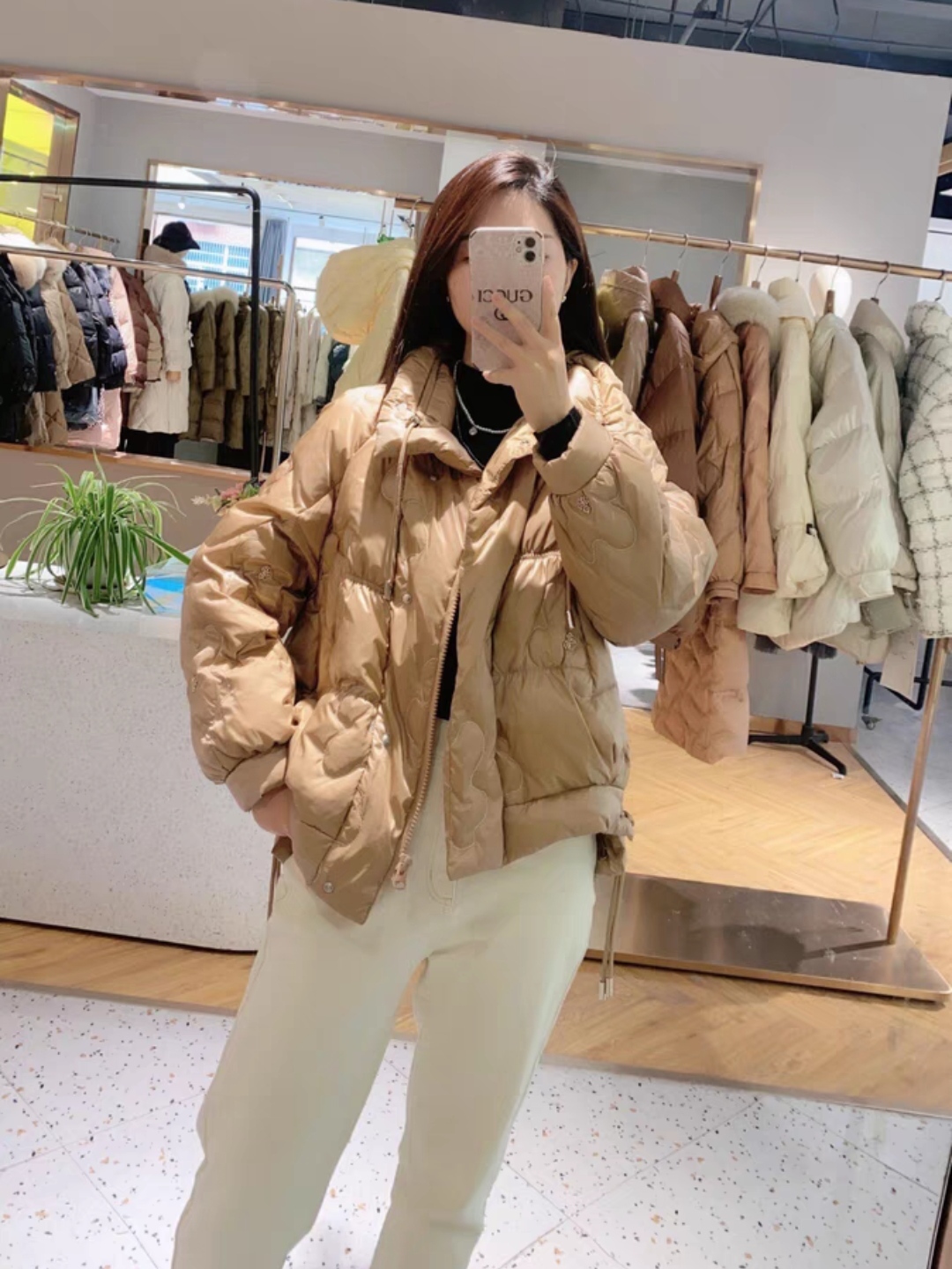 熠净JUST&TH正品时尚宽松翻领阔版短款压花羽绒服外套休闲白鸭绒