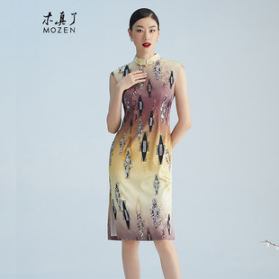 女裙609 连衣裙修身 木真了改良旗袍裙新复古立领刺绣中式 日常无袖