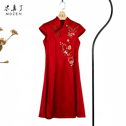 木真了新中式刺绣红色短袖礼服裙