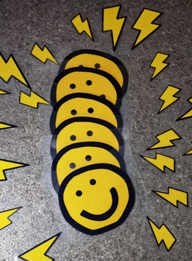 SOKO贴贴 黄色笑脸车贴闪电车贴贴纸 车尾反光贴 卡通可爱三角窗