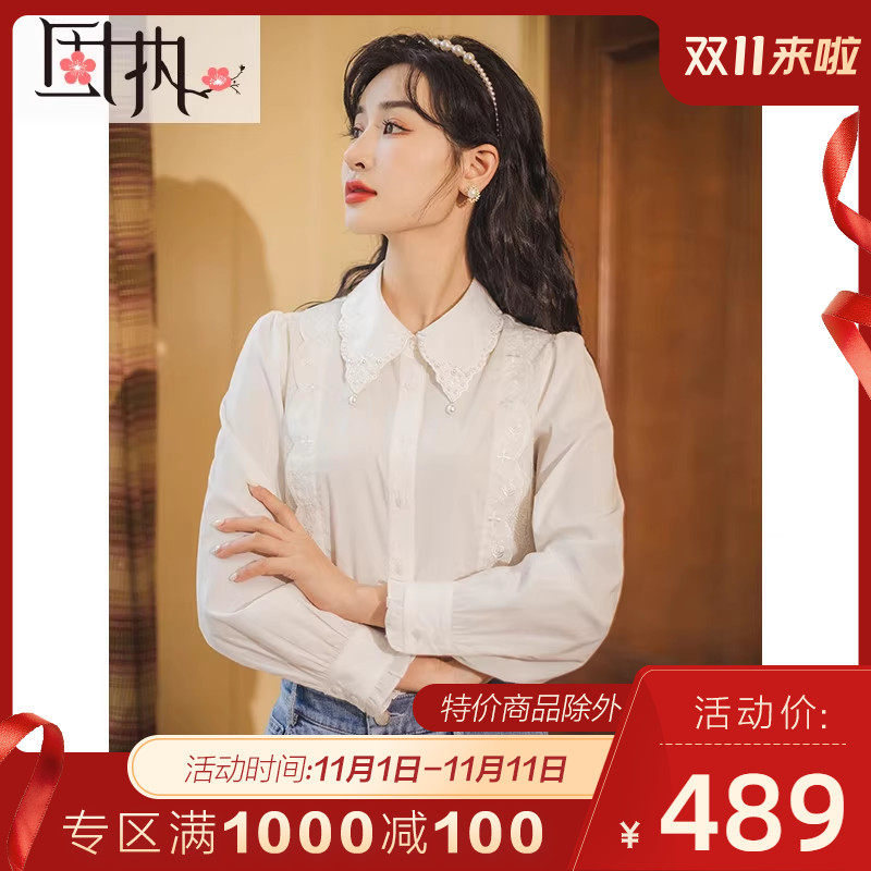 固执2023春季新款复古百搭娃娃领设计感纯色白衬衫女10821CS07163属于什么档次？
