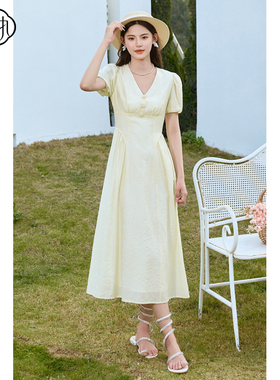 固执夏季新款法式气质v领泡泡袖褶皱短袖连衣裙50832LQ08132