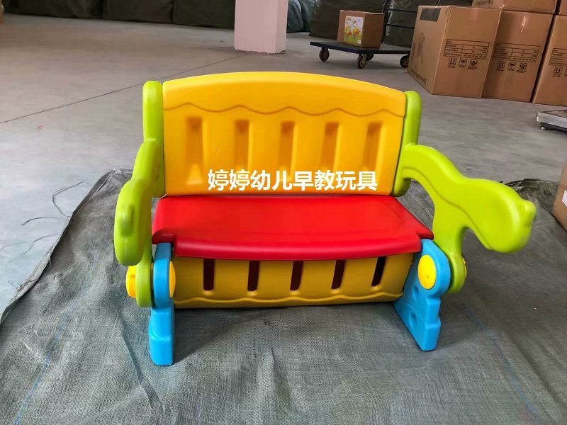 新款幼儿园学习画画宝宝多功能储物套装塑料儿童折叠小书桌椅游戏