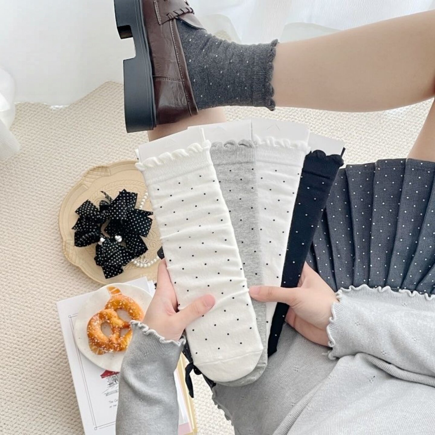 日系少女波点花边纯棉中筒袜
