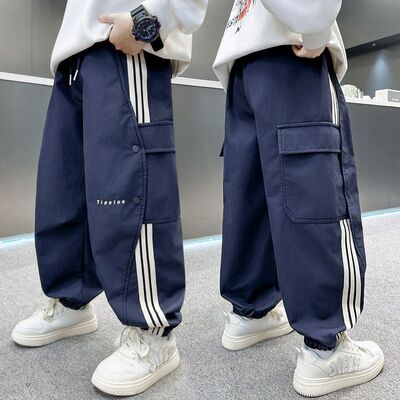 新款男童潮流春季工装休闲裤宽松2026春秋季中大童三条杠运动裤子