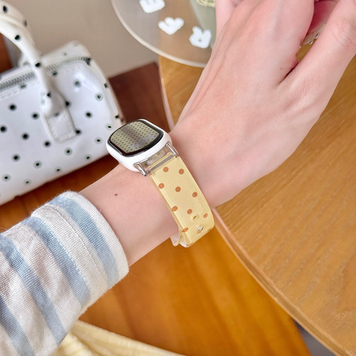 适用苹果iWatch11手表带10可爱KT波点tpu表带红米6/5/4小米手环10/9/8华为FIT3/4/5爱心格子22MM夏季女替换带