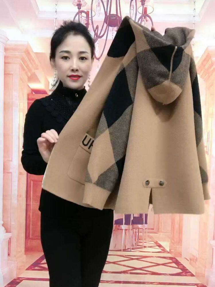 新款通勤连帽韩版休闲双面绒针织长袖格子短款外套中年气质女开衫图片
