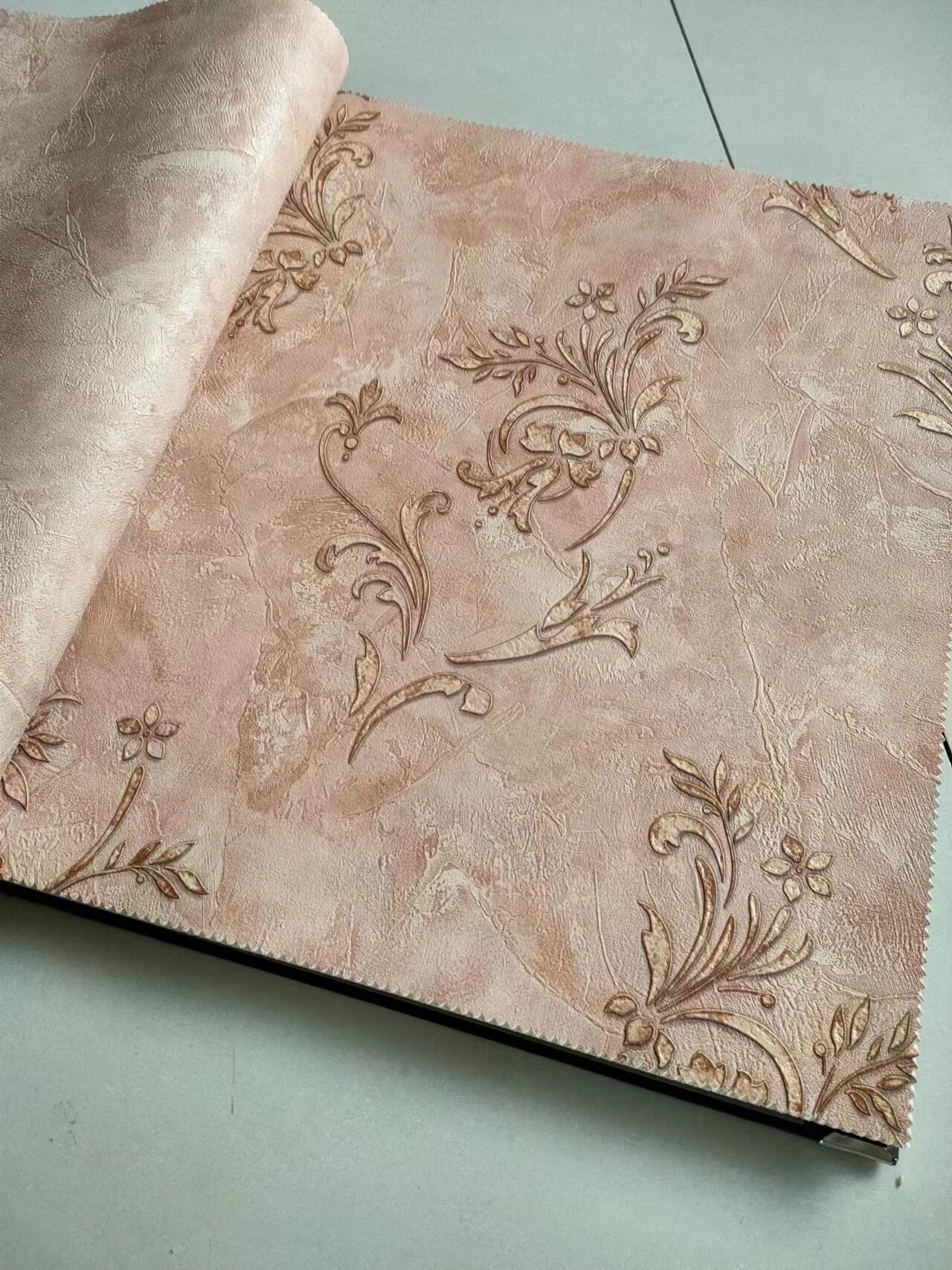 意大利进口展拜邸深压纹壁纸简约现代橘粉色欧式小花客厅卧室壁纸