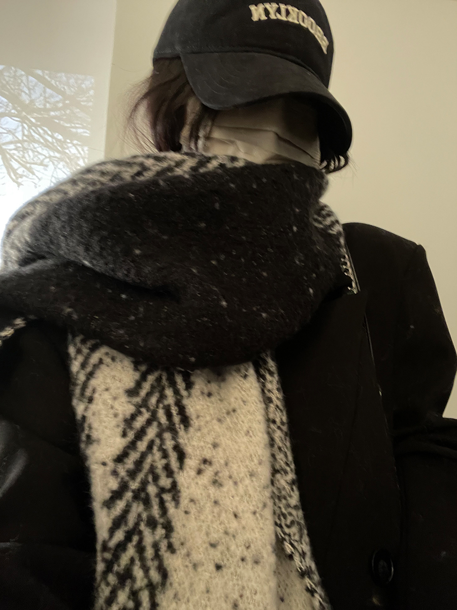 ins黑色气质不过时拉毛感围巾