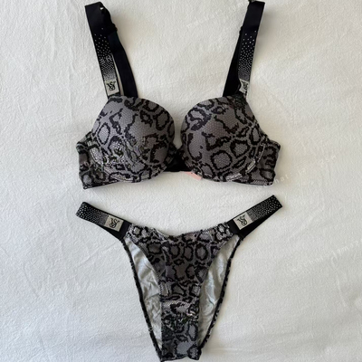 维多利亚性感有钢圈光面纯欲文胸