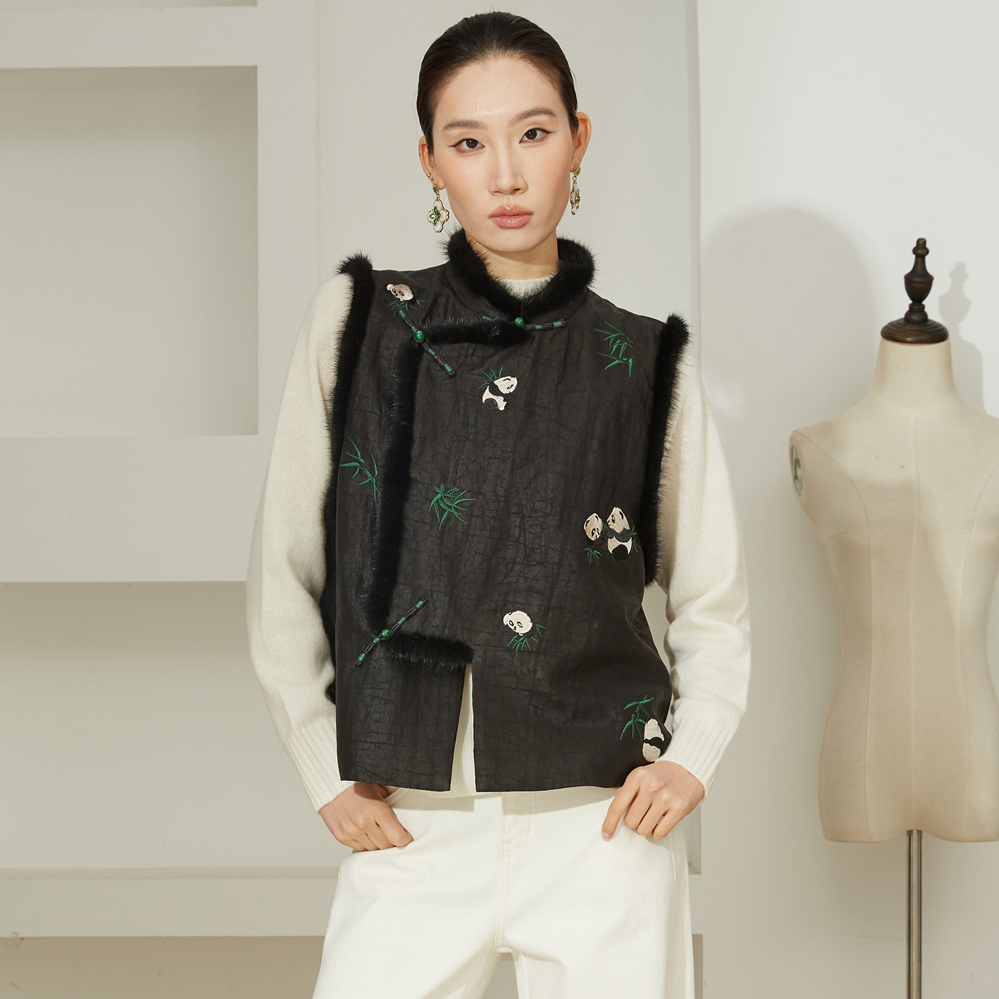 SILVIYE/溯也貂毛真丝香云纱龟裂纹夹棉马甲国风刺绣盘扣蚕丝背心
