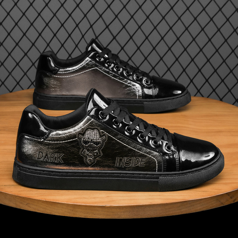 潮牌男鞋2025新款秋季休闲潮流网红豆豆板鞋夏季高级感亮面漆皮鞋