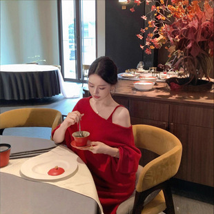 2026年春季千金穿搭独特漂亮气质感红色上衣+针织吊带裙两件