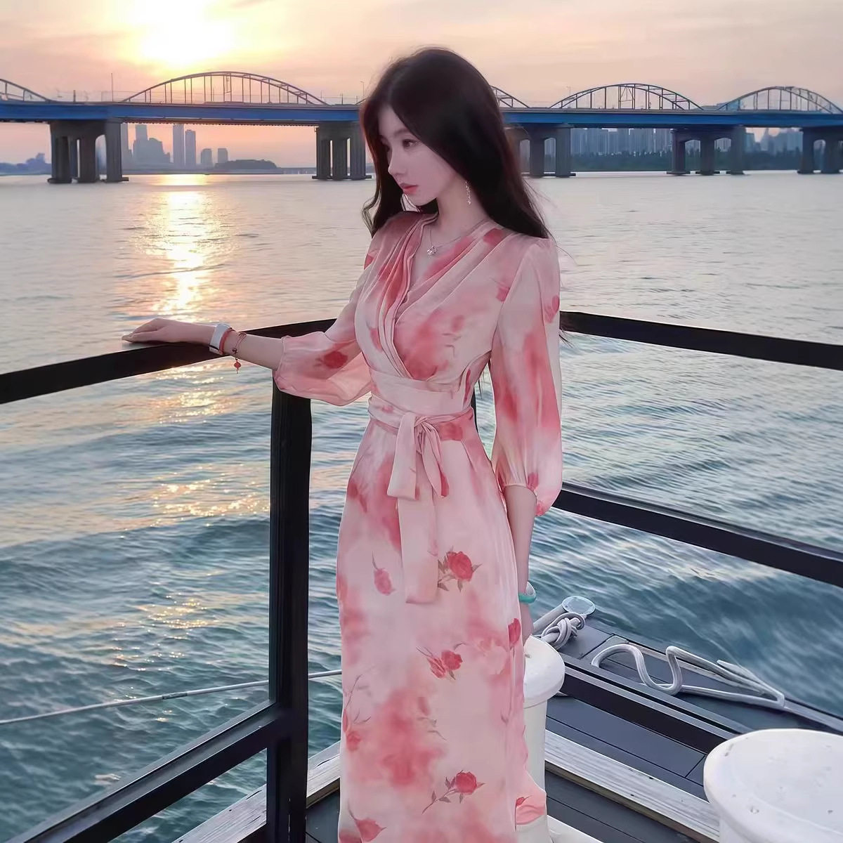 海边度假风粉色印花连衣裙夏季时尚法式洋气独特绝美法式系带长裙