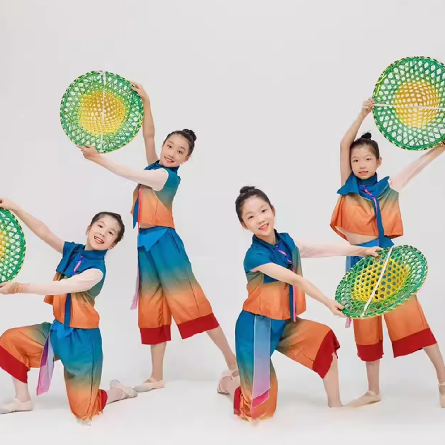 儿群舞我们的田野演出服