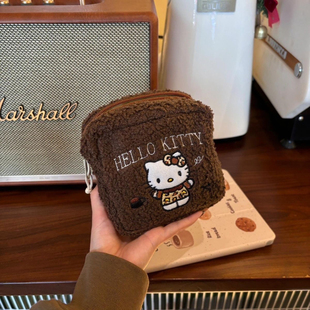 谁又拥有了kitty小方包！！复古毛绒kt猫化妆包ccd收纳包姨妈巾包