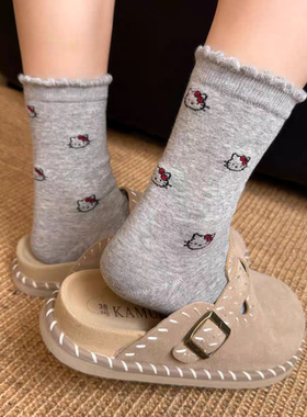 疯狂爱收集Kittty周边的怎么能错过这双袜子呢！柔软棉质 少女感