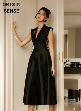 改良旗袍立深V领低胸侧漏腰缎丝面微光无袖性感黑色蝴蝶结小礼服