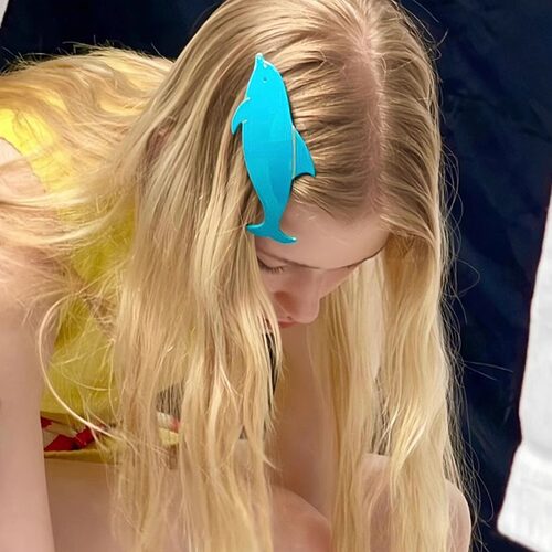 韩系可爱蓝色海豚弹簧夹时尚亚克力发夹小众复古甜美刘海夹边夹女