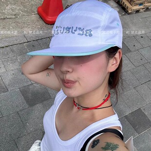 韩国ins博主小众平檐速干白色鸭舌帽女拼色日文刺绣棒球帽显脸小