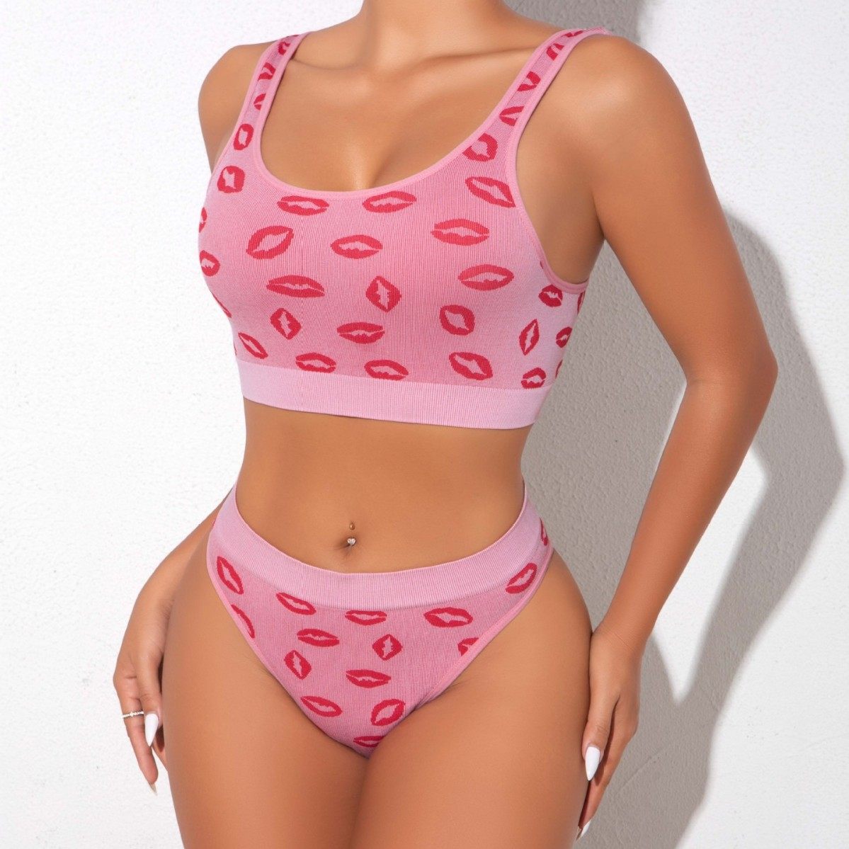 跨境欧美简约时尚文胸套装夏季舒适透气红唇印性感三角裤现货,女士内衣/男士内衣/家居服,文胸套装,淘宝优惠券,粉丝福利购,淘宝优惠卷