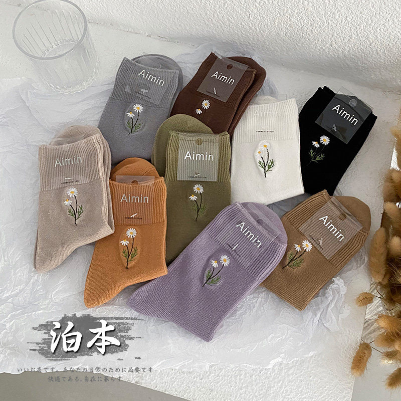 泊本袜子女日系糖果卡其色棉袜小花刺绣简约堆堆袜ins 潮中筒长袜