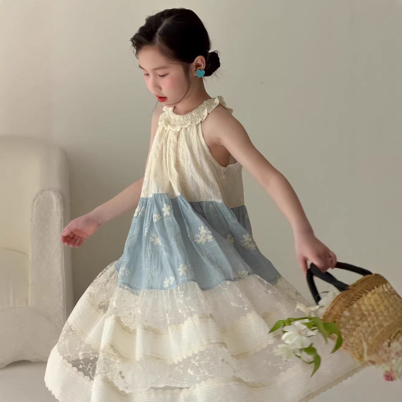 末小蒙童裙2026夏季女童韩版花朵挂脖吊带裙儿童洋气花边拼接裙子