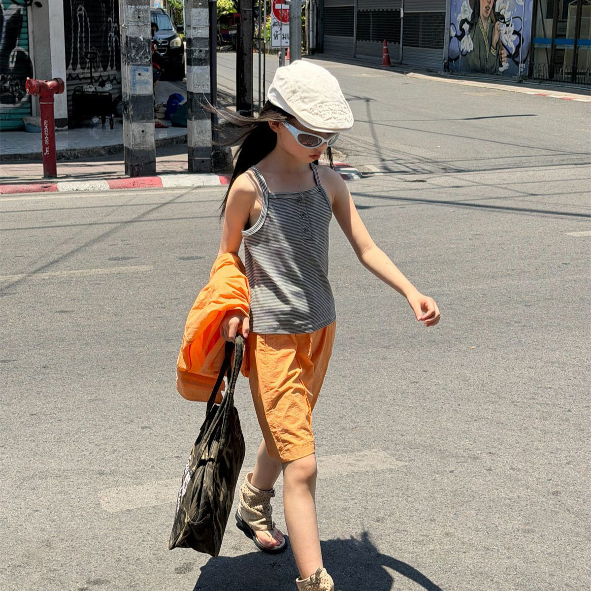 花与寻女童2026新款夏季条纹吊带背心儿童纽扣无袖上衣中小童内搭